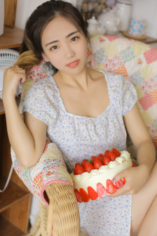 双胞胎姐妹齐上阵许多人物